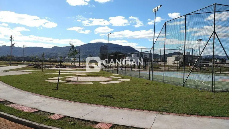 Terreno à venda no Camobi: 