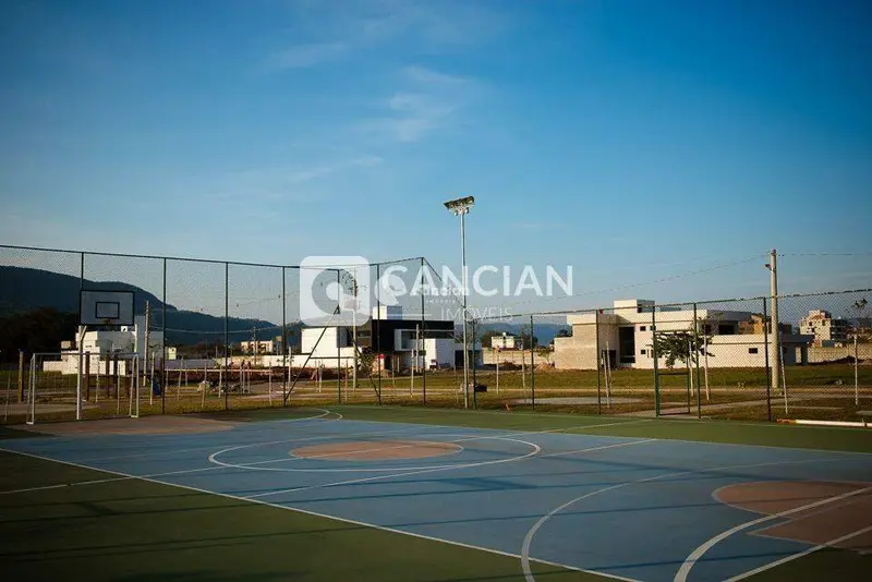 Terreno à venda no Camobi: 