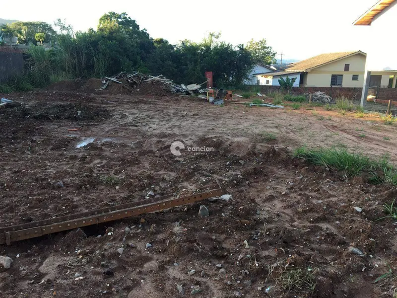 Terreno à venda no Camobi: 
