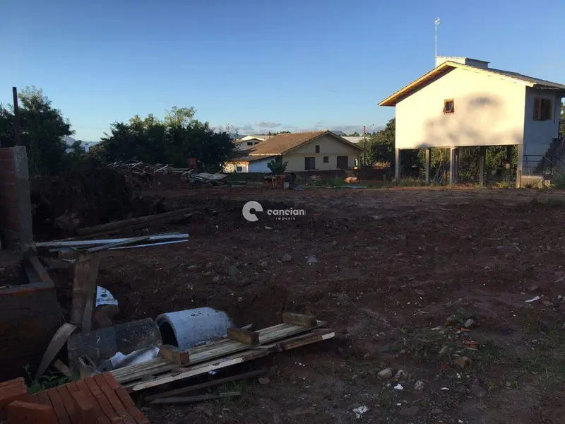 Terreno à venda no Camobi: 