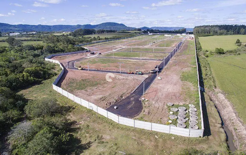 Terreno à venda no Camobi: 