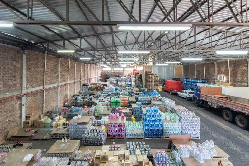 Pavilhão à venda no Camobi: 