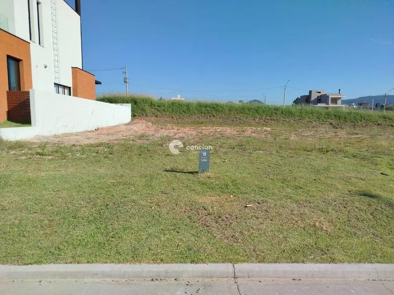 Terreno à venda no Camobi: 