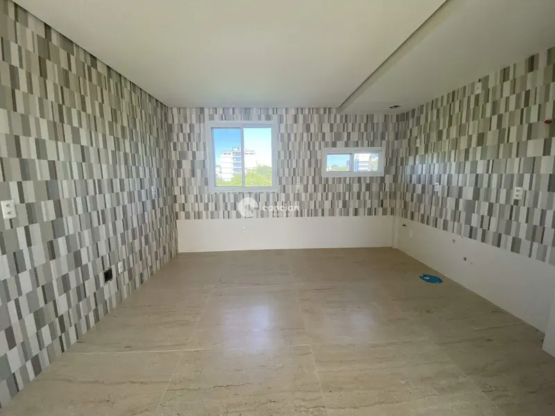 Cobertura à venda no Camobi: 