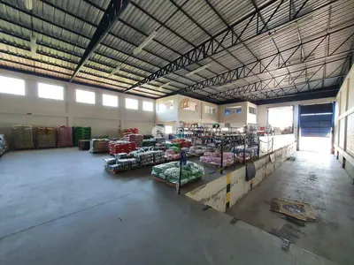 Pavilhão à venda no Camobi: 