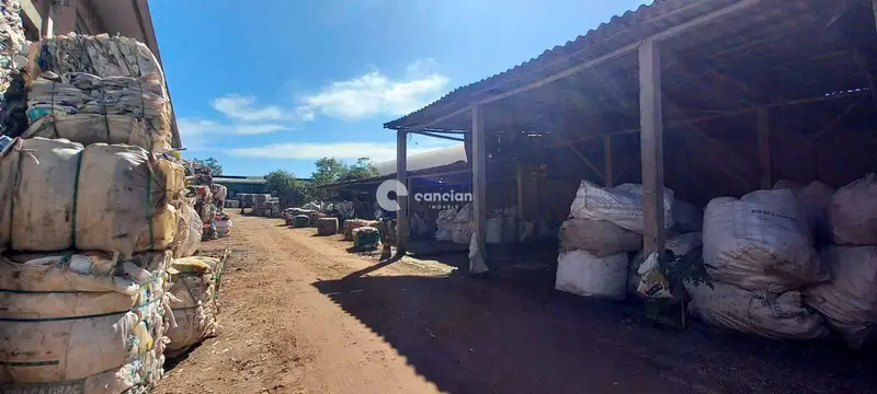 Pavilhão à venda no Boi Morto: 