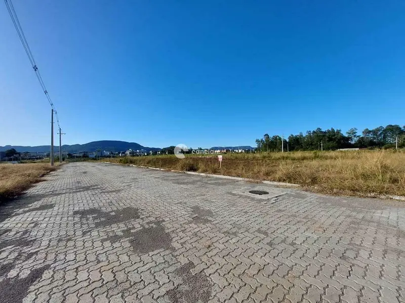 Terreno à venda no Camobi: