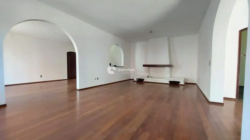 Casa à venda no Centro: