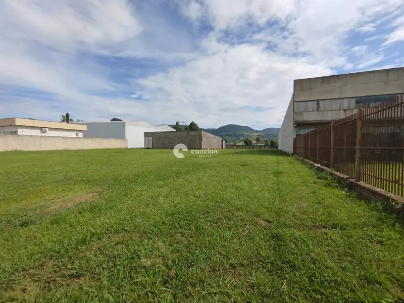 Terreno à venda no Pé de Plátano: 