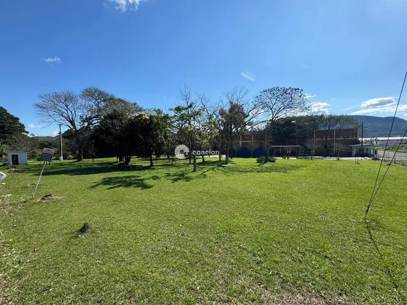 Terreno Comercial à venda no Camobi: 