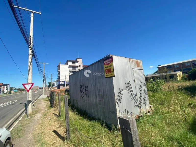 Terreno à venda no Camobi: 