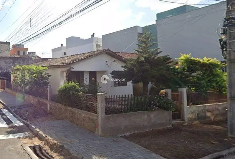 Terreno à venda no Camobi: 