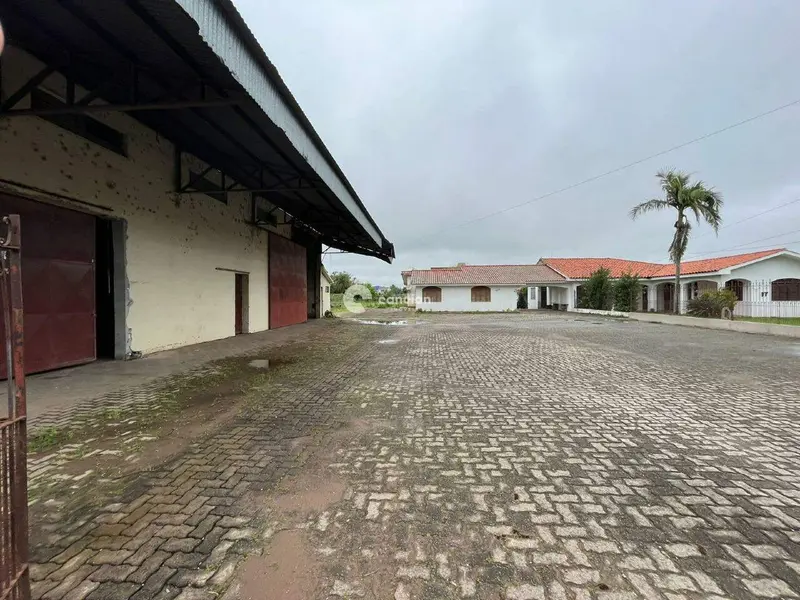 Terreno à venda no Camobi: 
