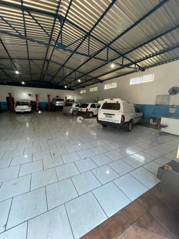 Pavilhão à venda no Uglione: 