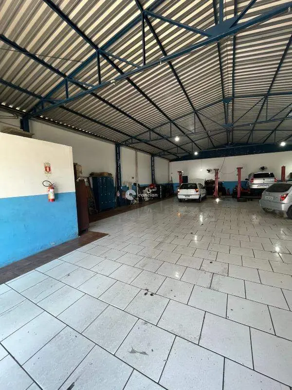 Pavilhão à venda no Uglione: 