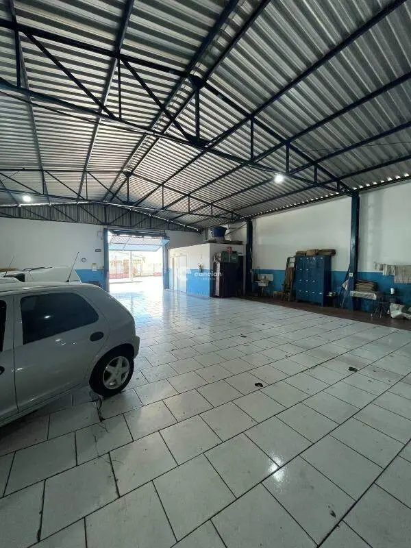 Pavilhão à venda no Uglione: 