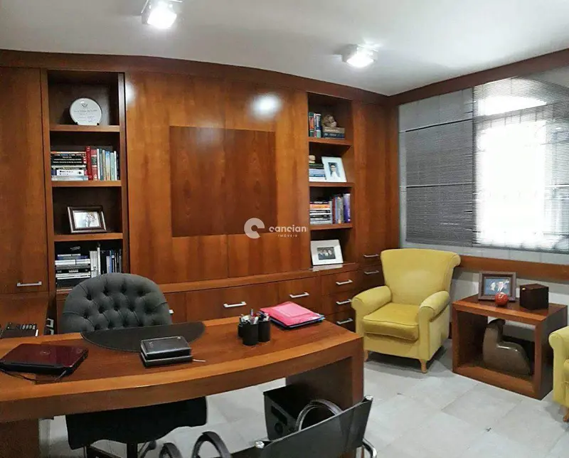 Casa Comercial à venda no Nossa Senhora Medianeira: 