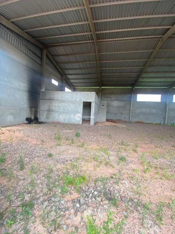 Pavilhão à venda no São José: 