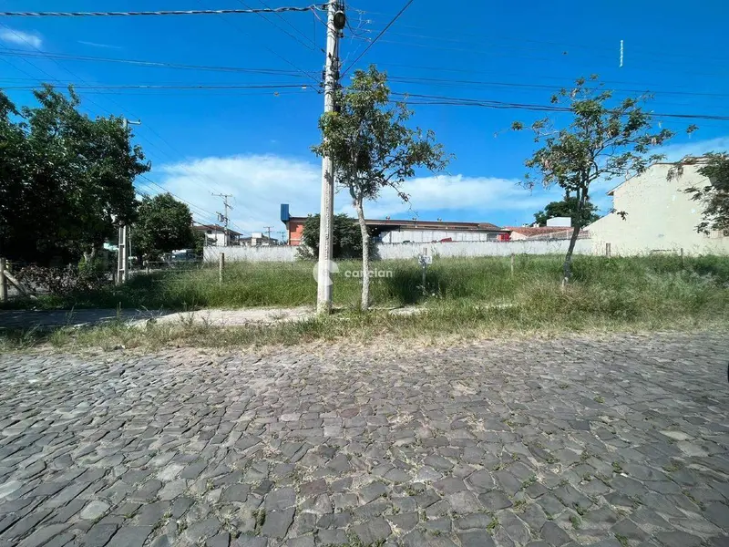 Terreno à venda no Camobi: 