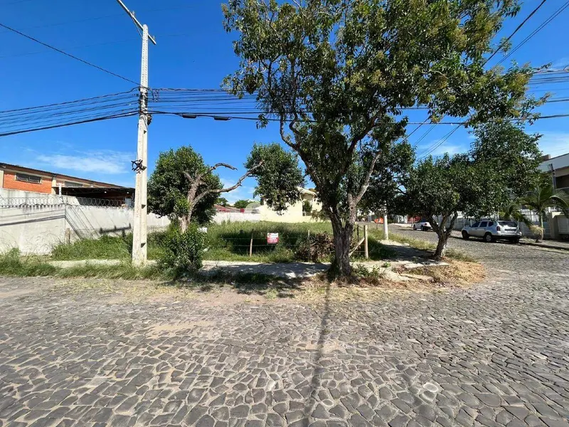 Terreno à venda no Camobi: 