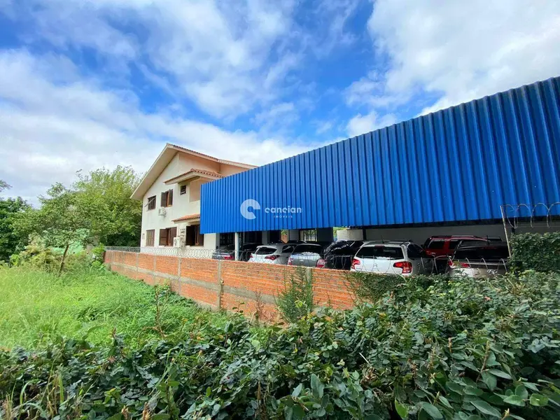 Casa Comercial à venda no Camobi: 