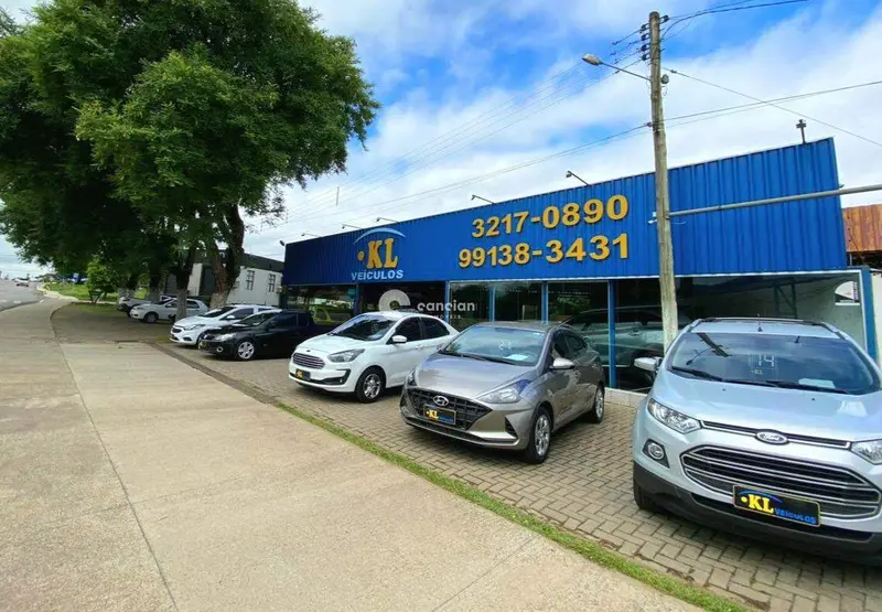 Casa Comercial à venda no Camobi: 