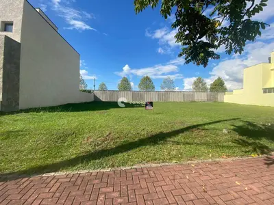 Terreno em condomínio à venda no Tomazetti: 