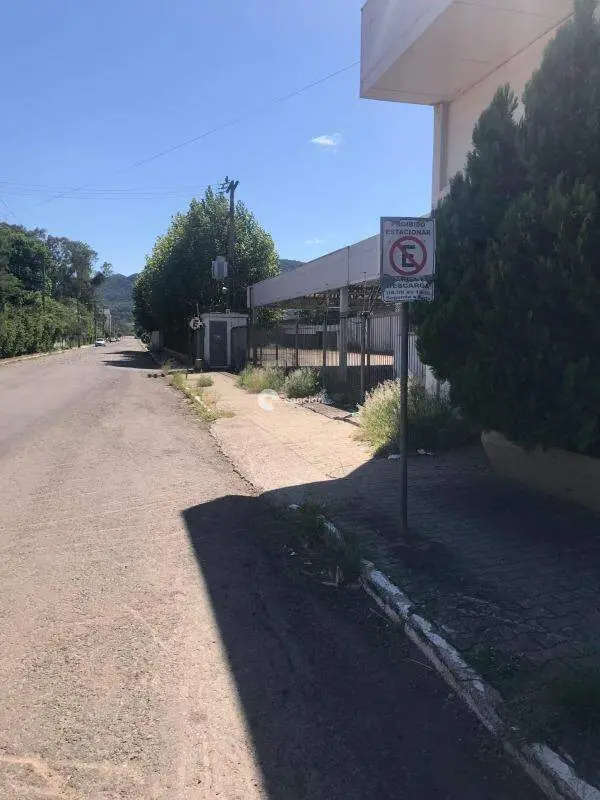 Pavilhão à venda no Camobi: 