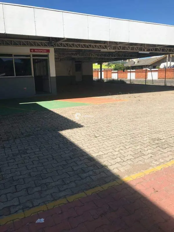 Pavilhão à venda no Camobi: 