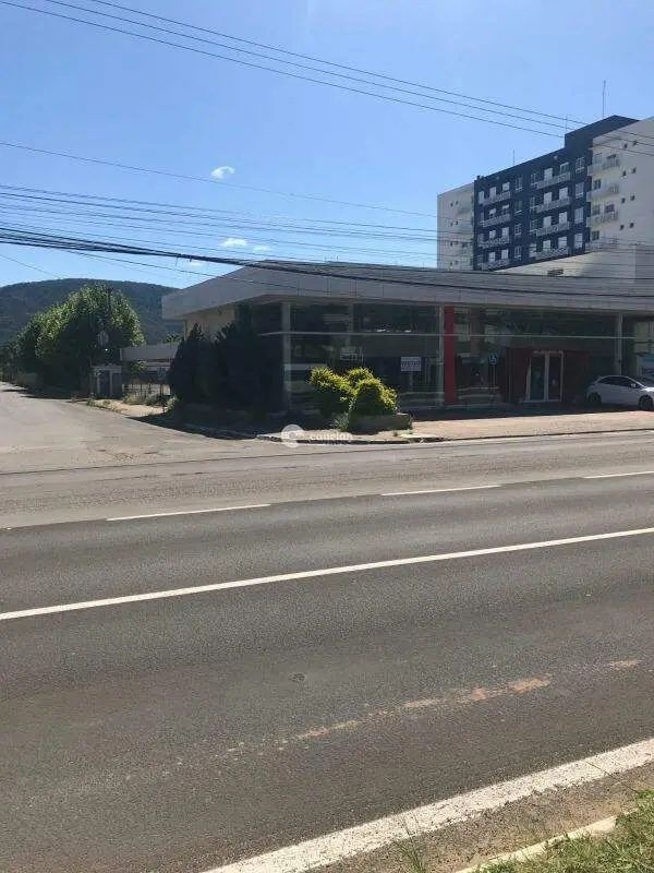 Pavilhão à venda no Camobi: 
