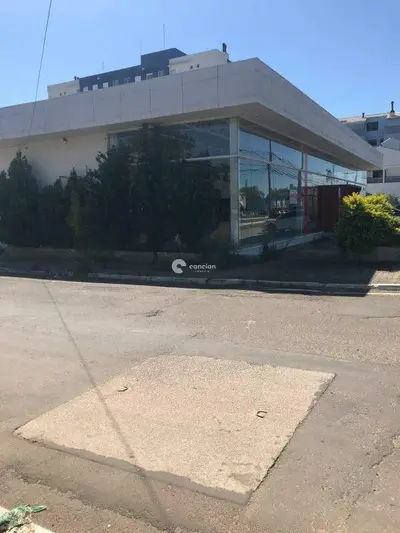 Pavilhão à venda no Camobi: 