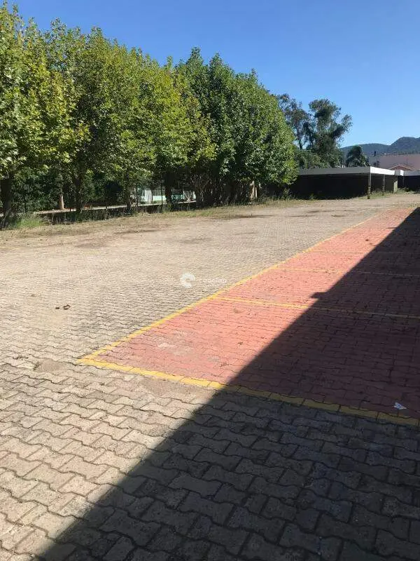Pavilhão à venda no Camobi: 