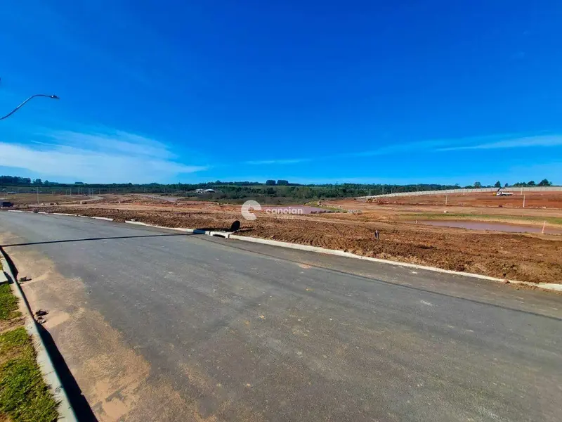 Terreno em condomínio à venda no Tomazetti: 