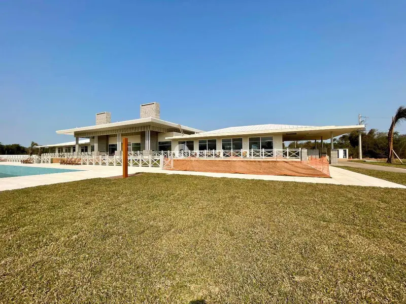 Terreno em condomínio à venda no Tomazetti: 