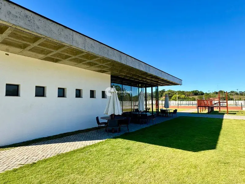 Terreno em condomínio à venda no Parque Serrano I: 