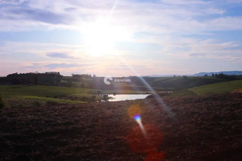 Área Rural à venda no Interior: 