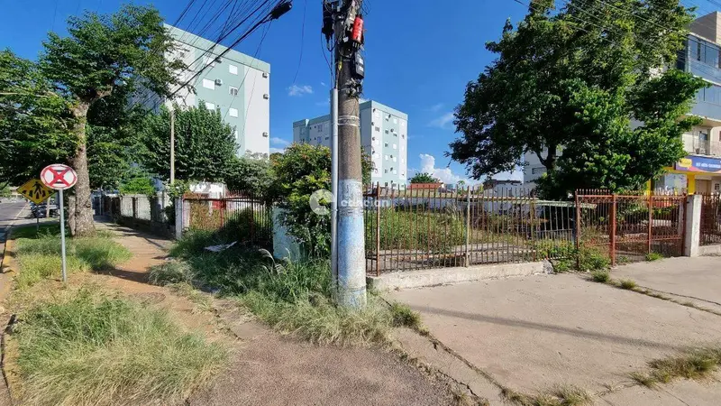 Terreno à venda no Camobi: 