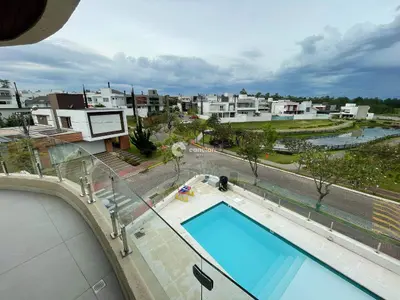 Casa de Condomínio à venda no Tomazetti: piscina aquecida  vista da suìte