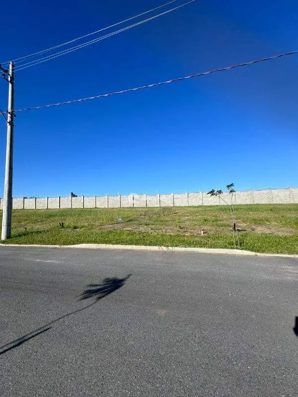 Terreno em condomínio à venda no Tomazetti: 