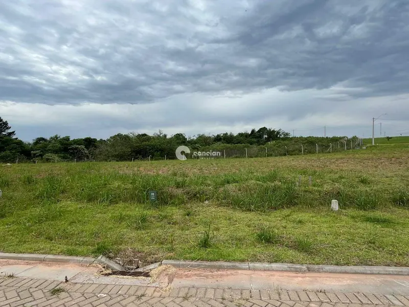 Terreno à venda no Camobi: 