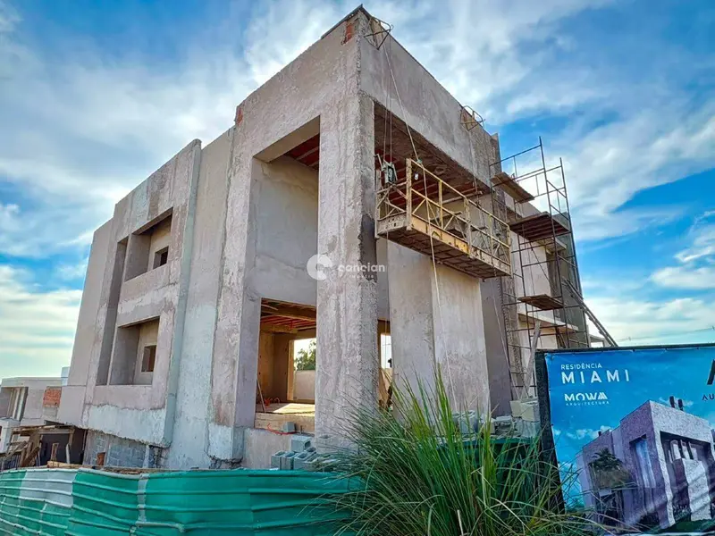 Casa de Condomínio à venda no Tomazetti: 