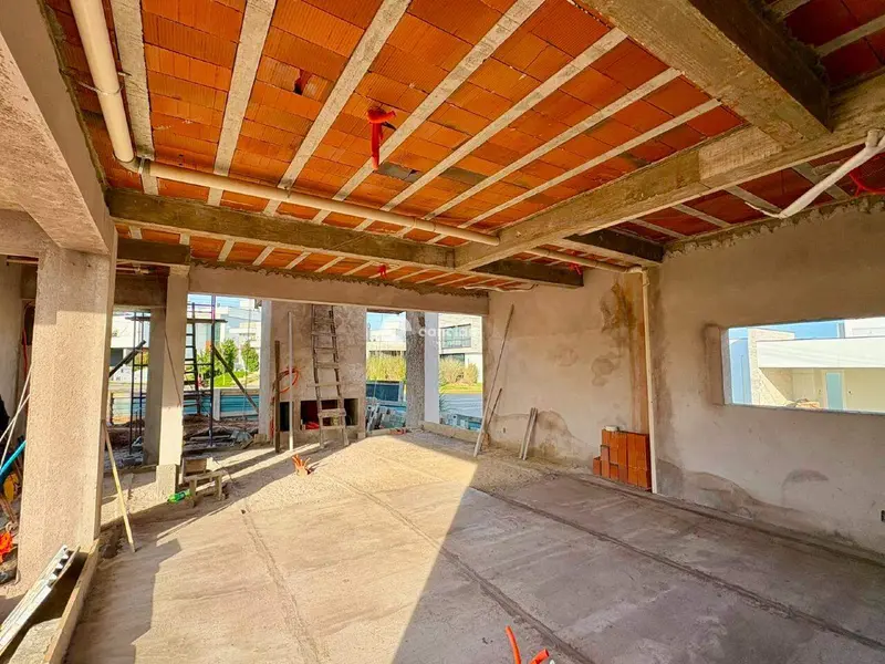 Casa de Condomínio à venda no Tomazetti: 