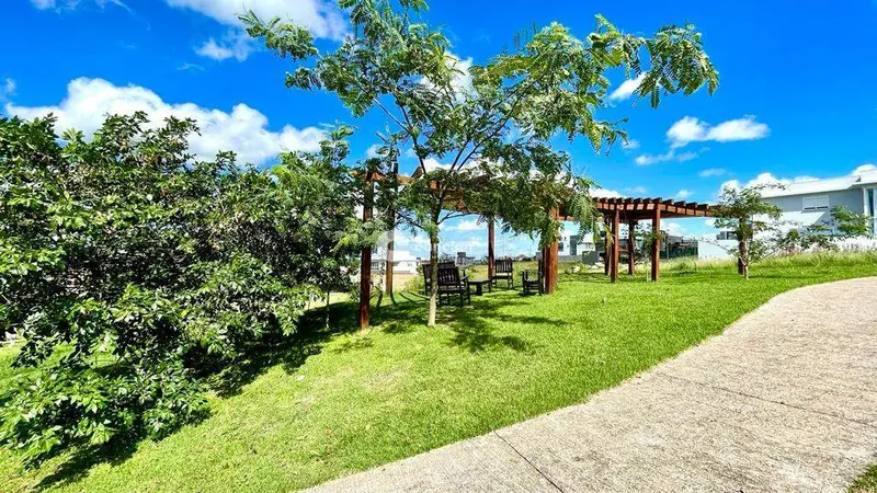 Terreno em condomínio à venda no Tomazetti: 