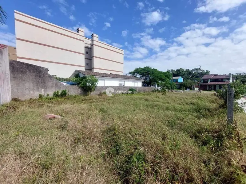 Terreno à venda no Camobi: 