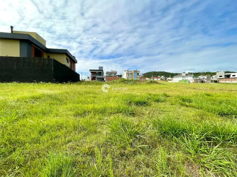 Terreno em condomínio à venda no Tomazetti: 