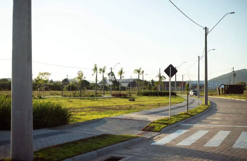 Terreno à venda no Camobi: 