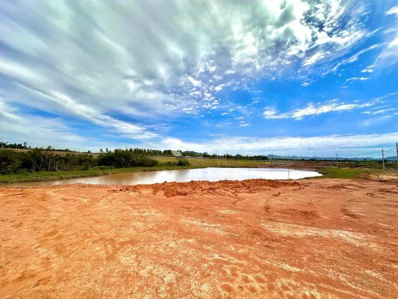 Terreno em condomínio à venda no Tomazetti: 