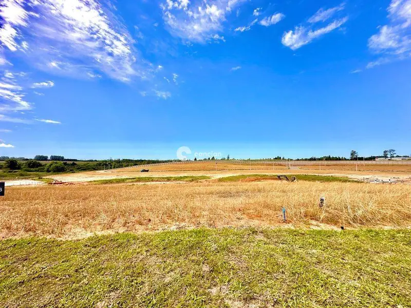 Terreno em condomínio à venda no Tomazetti: 