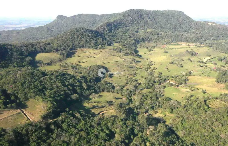 Terreno em condomínio à venda no Interior: 