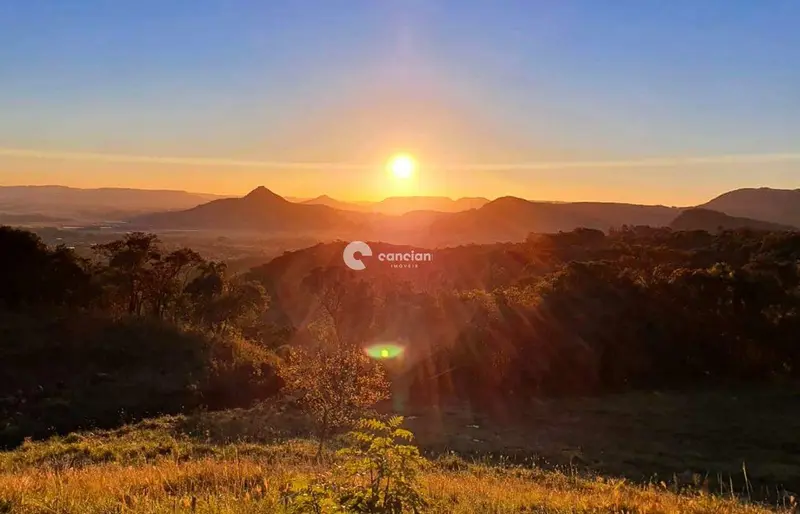 Terreno em condomínio à venda no Interior: 
